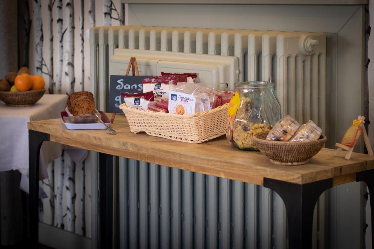 Logis Hotel Tante Yvonne & Son Restaurant Semi-Gastronomique - Lyon Nord Quincieux Eksteriør bilde