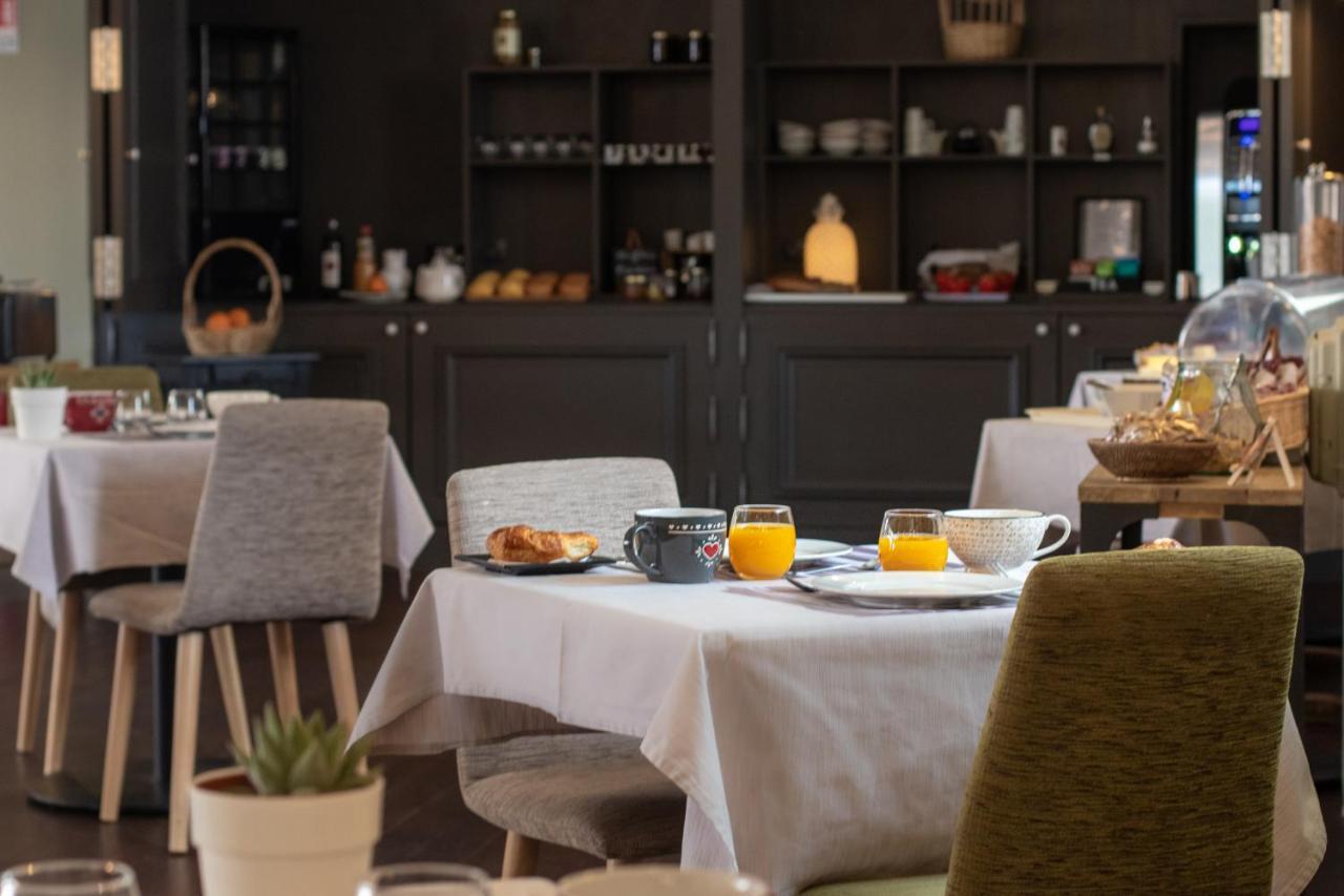Logis Hotel Tante Yvonne & Son Restaurant Semi-Gastronomique - Lyon Nord Quincieux Eksteriør bilde