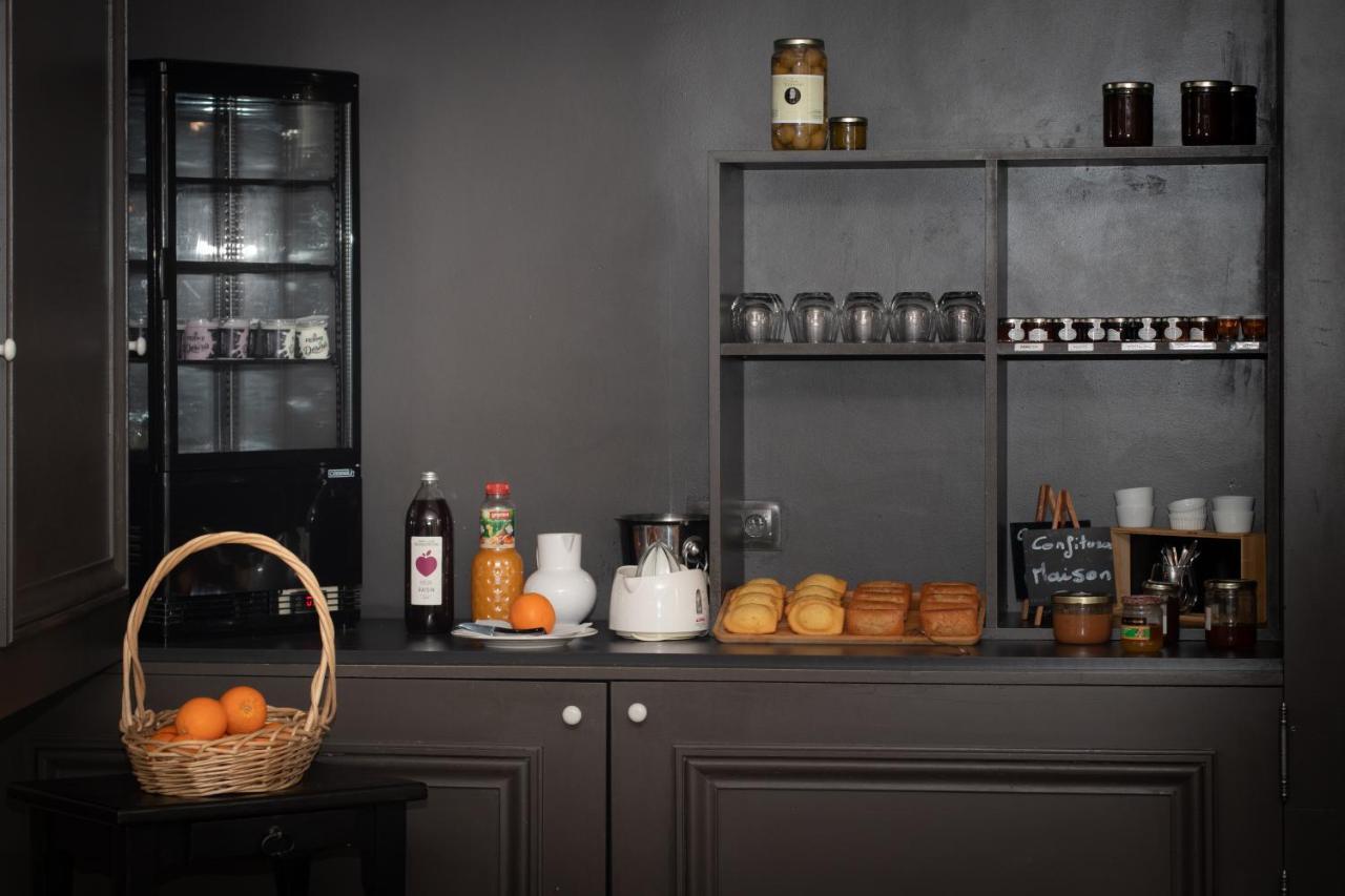 Logis Hotel Tante Yvonne & Son Restaurant Semi-Gastronomique - Lyon Nord Quincieux Eksteriør bilde