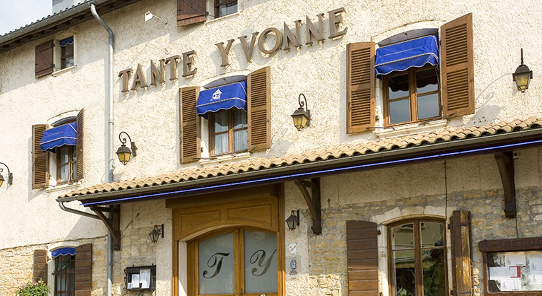 Logis Hotel Tante Yvonne & Son Restaurant Semi-Gastronomique - Lyon Nord Quincieux Eksteriør bilde