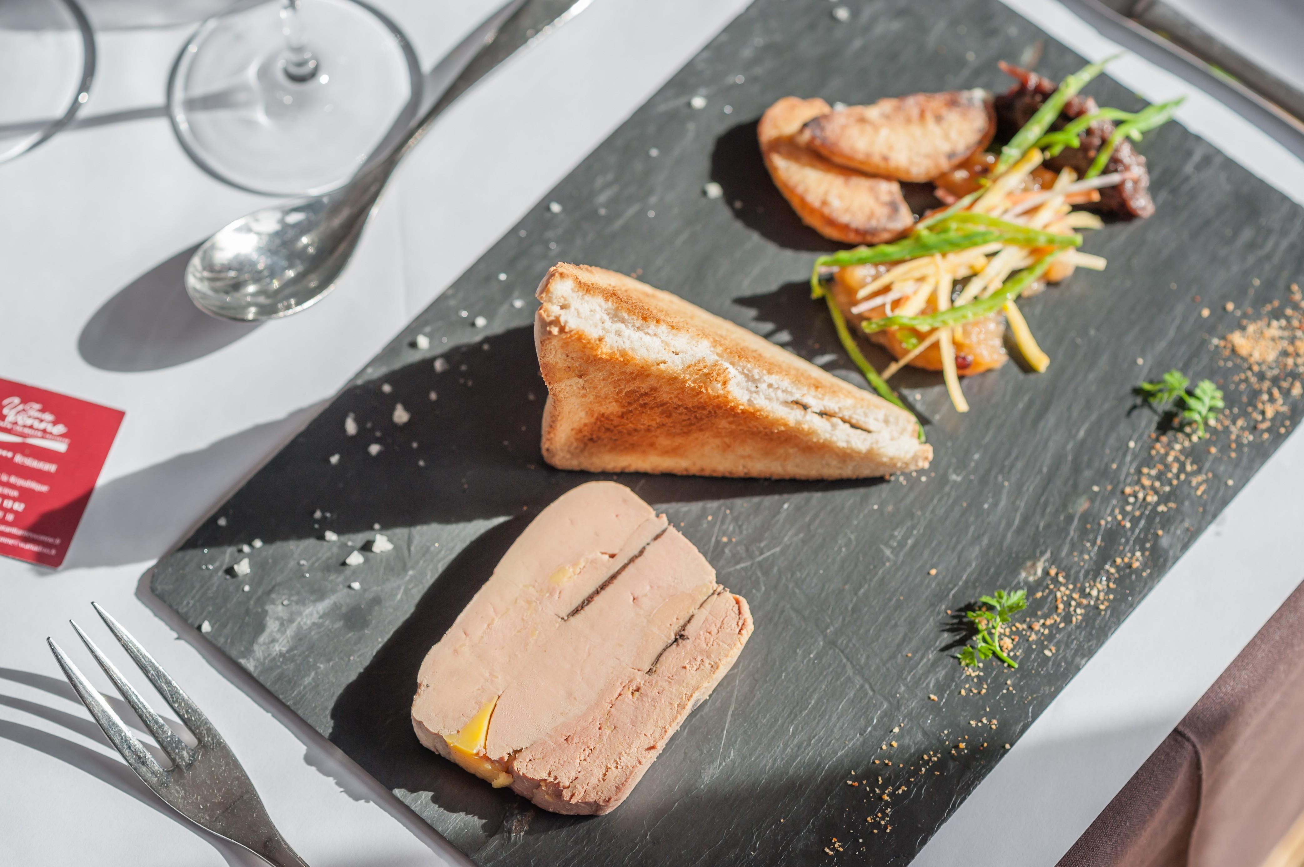 Logis Hotel Tante Yvonne & Son Restaurant Semi-Gastronomique - Lyon Nord Quincieux Eksteriør bilde
