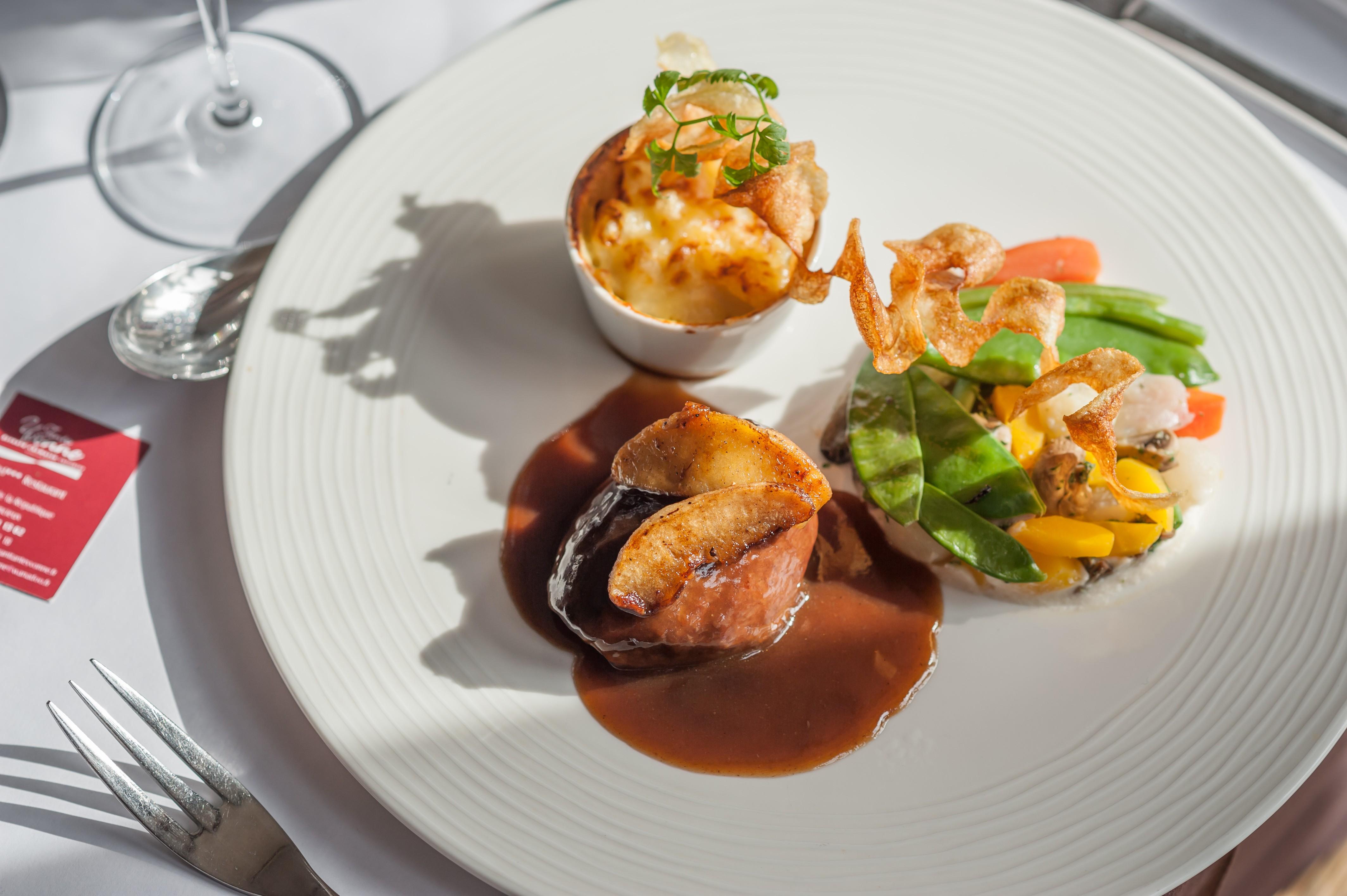 Logis Hotel Tante Yvonne & Son Restaurant Semi-Gastronomique - Lyon Nord Quincieux Eksteriør bilde