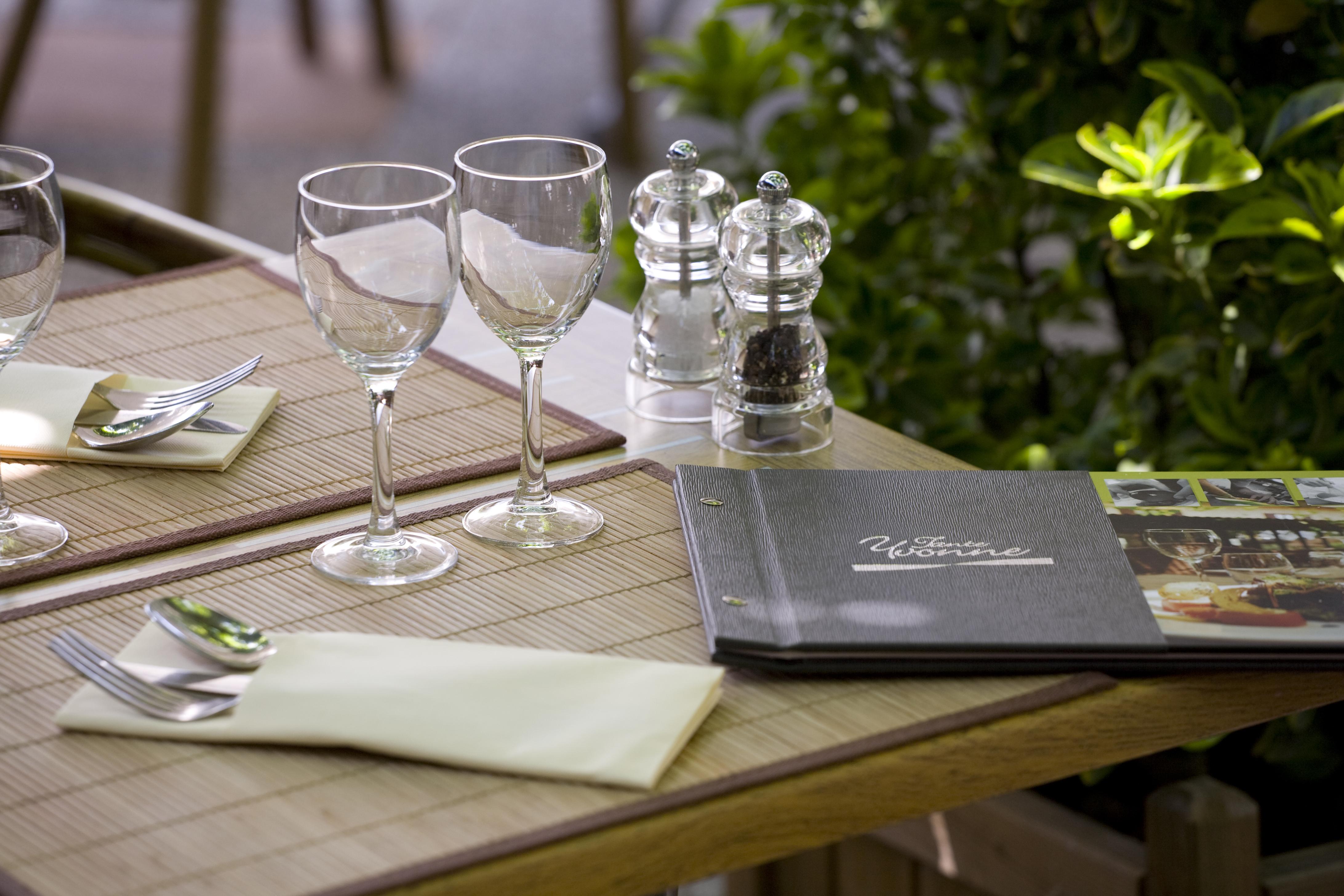 Logis Hotel Tante Yvonne & Son Restaurant Semi-Gastronomique - Lyon Nord Quincieux Eksteriør bilde