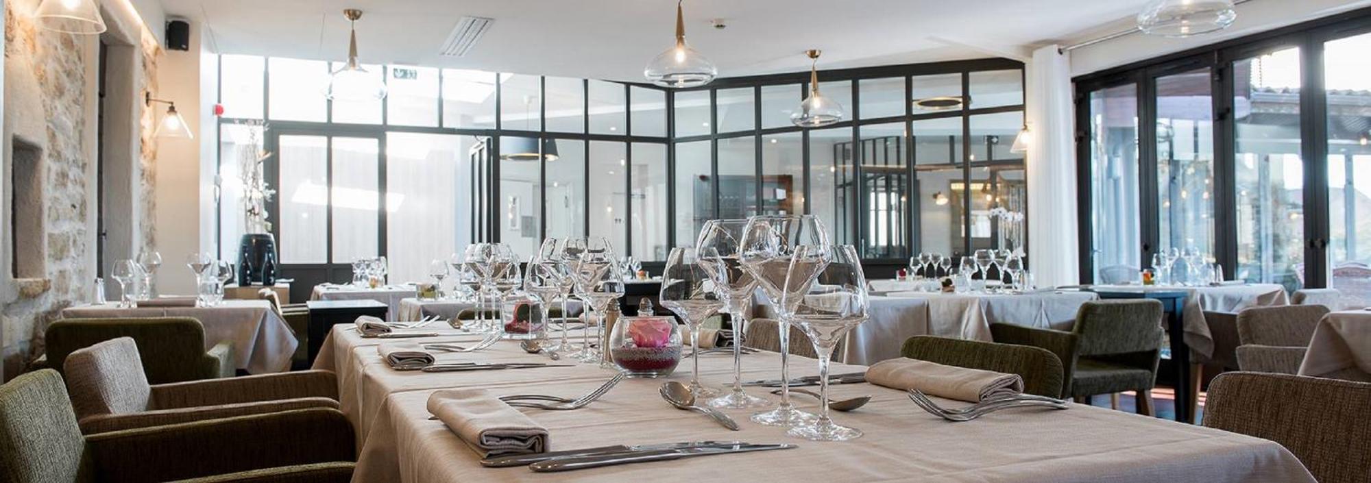 Logis Hotel Tante Yvonne & Son Restaurant Semi-Gastronomique - Lyon Nord Quincieux Eksteriør bilde