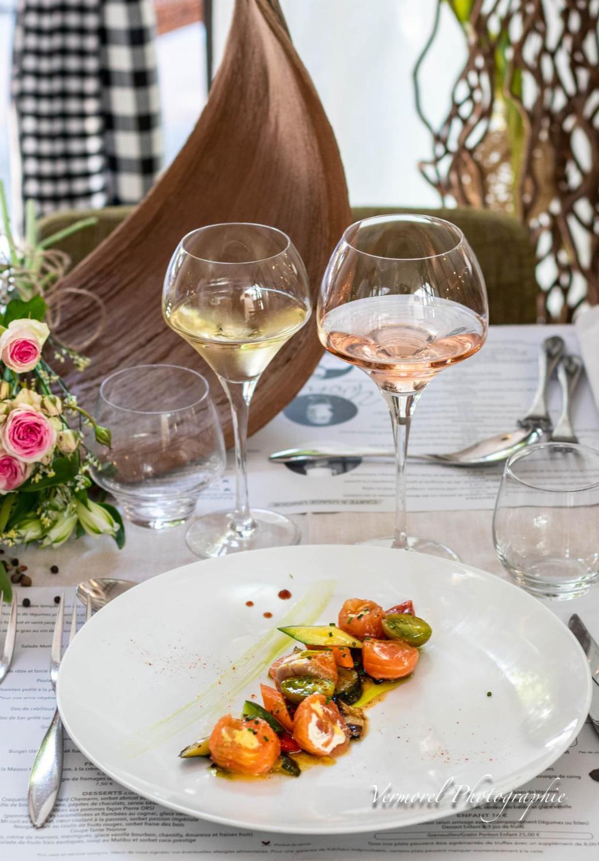 Logis Hotel Tante Yvonne & Son Restaurant Semi-Gastronomique - Lyon Nord Quincieux Eksteriør bilde