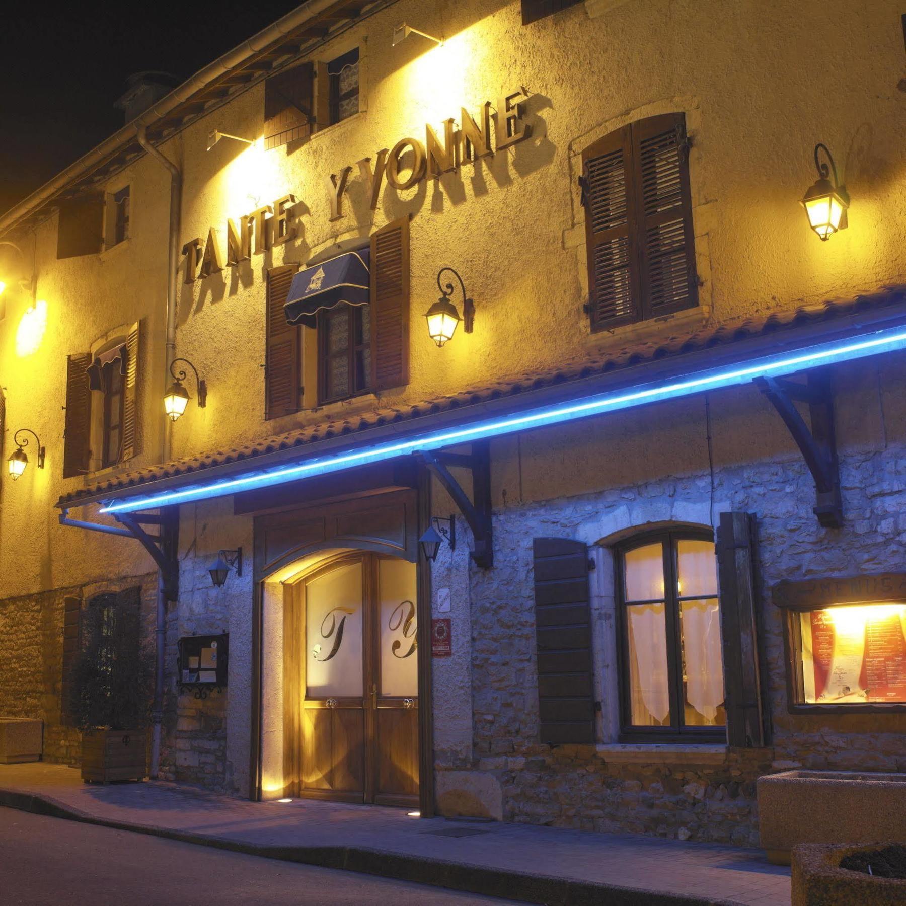 Logis Hotel Tante Yvonne & Son Restaurant Semi-Gastronomique - Lyon Nord Quincieux Eksteriør bilde