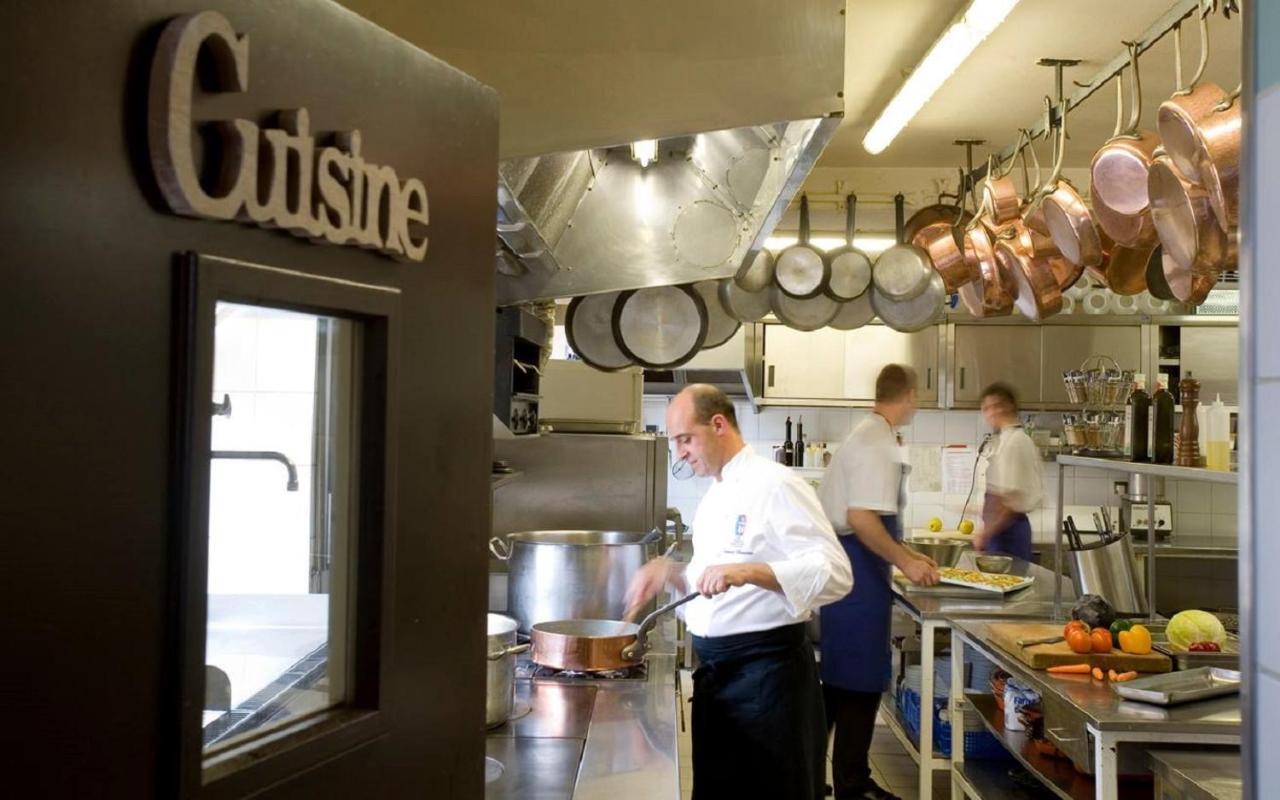 Logis Hotel Tante Yvonne & Son Restaurant Semi-Gastronomique - Lyon Nord Quincieux Eksteriør bilde
